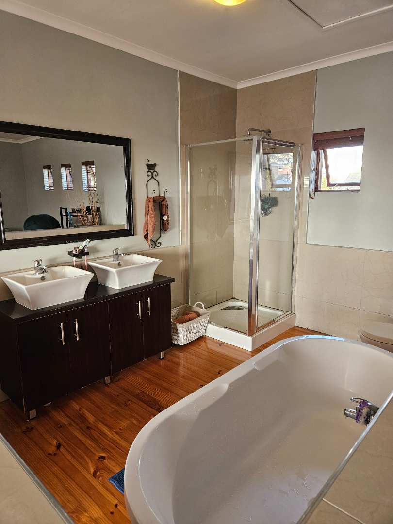 To Let 4 Bedroom Property for Rent in Kamma Heights Eastern Cape